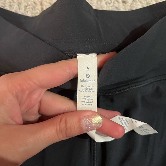 LULULEMON cropped joggers. Size 6. Dark grey - Picture 4 of 4